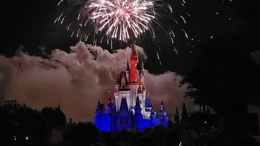 4th of July at Walt Disney World - Fireworks - Characters - Food - Patriotism