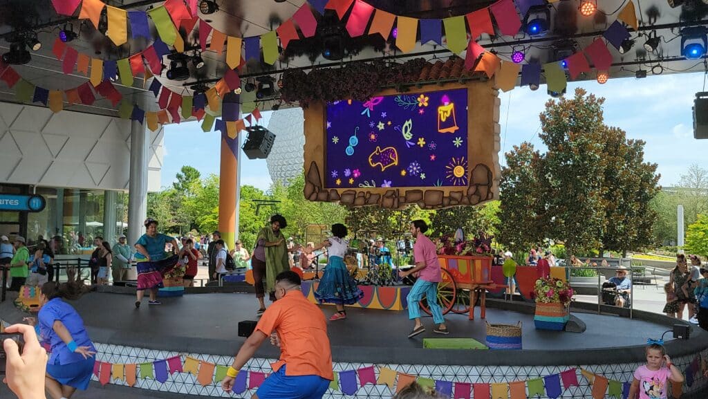 New ¡Celebración Encanto! with Mirabel & Bruno CommuniCore Plaza Epcot. Charming Celebration Full Show