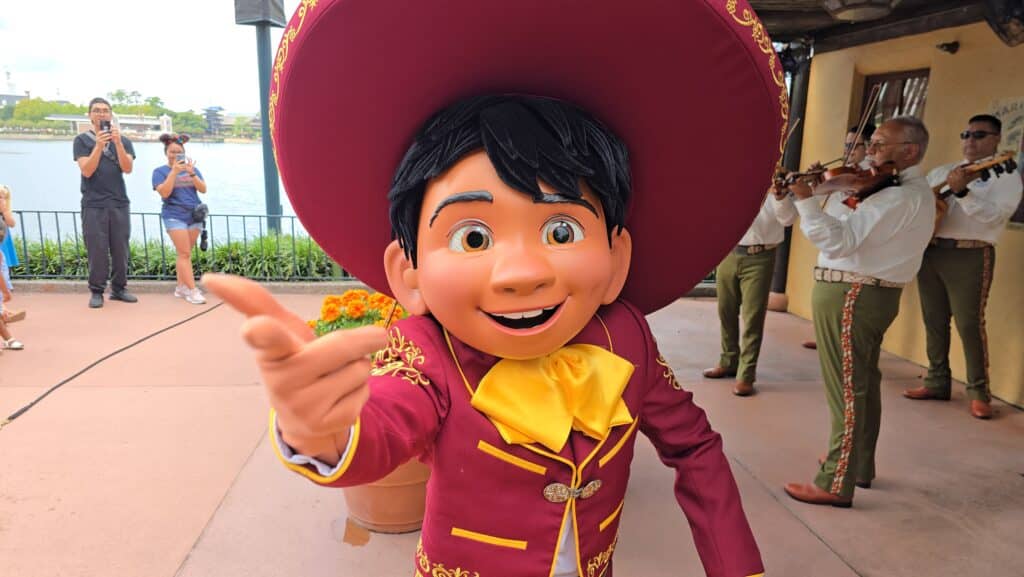 Pixar's Coco 'Miguel' Joins Mariachi Cobra in Epcot for Together We Are Magia Video