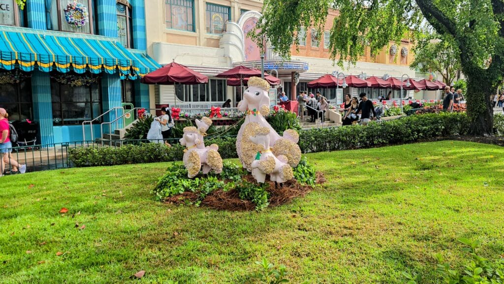 Disney's Hollywood Studios 2024 Christmas Tree and Holiday Decor Arrives