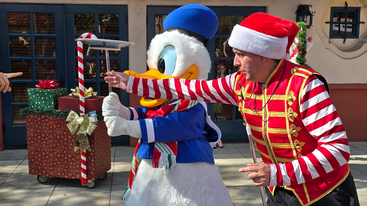 Holidays at Hollywood Studios 2024 with Donald Duck & Max Goof